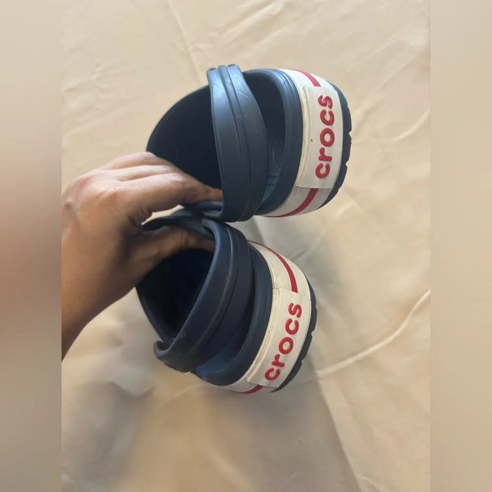 CROCS Kids Navy Clogs with‎ Dinosaur Charms